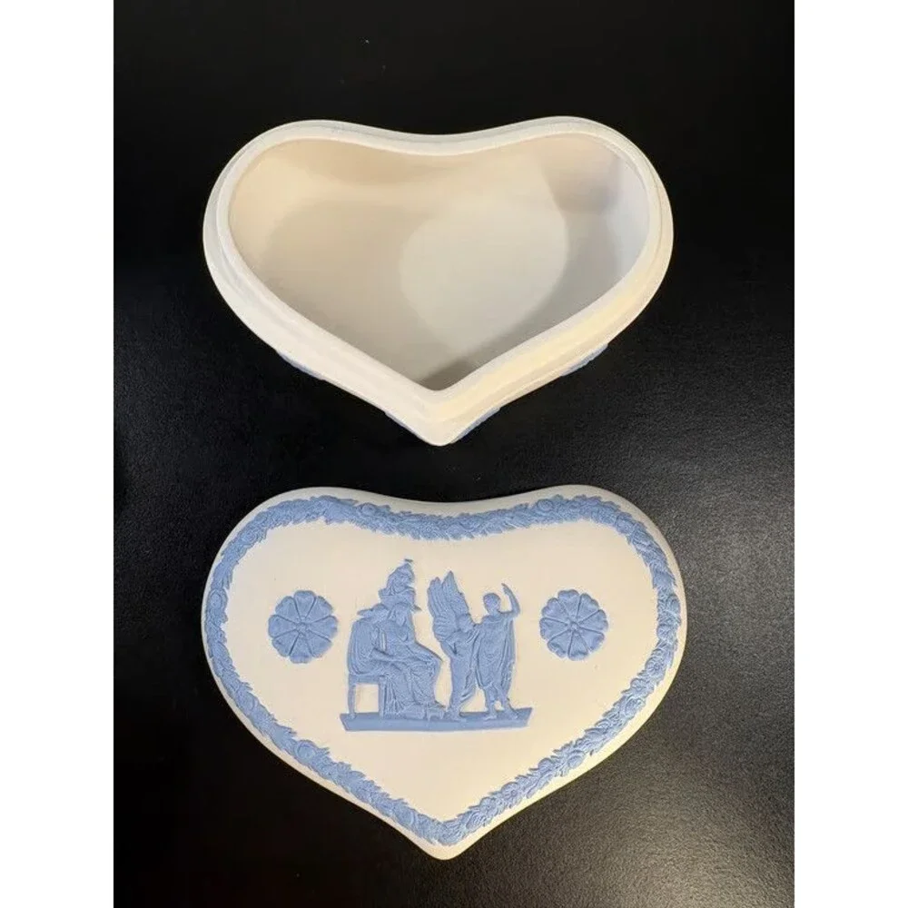 Wedgwood Jasperware Heart Trinket Box Pale Blue on White Classical Relief Boxed